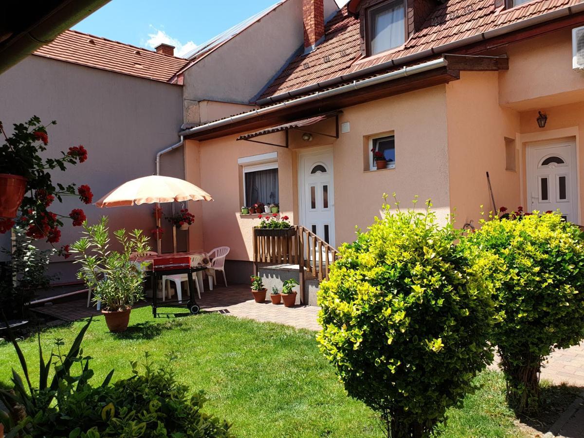 Renata Vendeghaz Hotel Eger Exterior photo